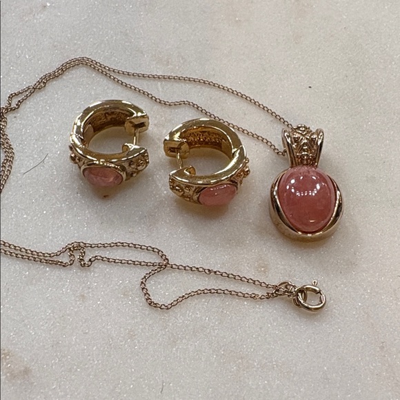 Jewelry - Elegant Peach stone set in Gold, Jewelry Set